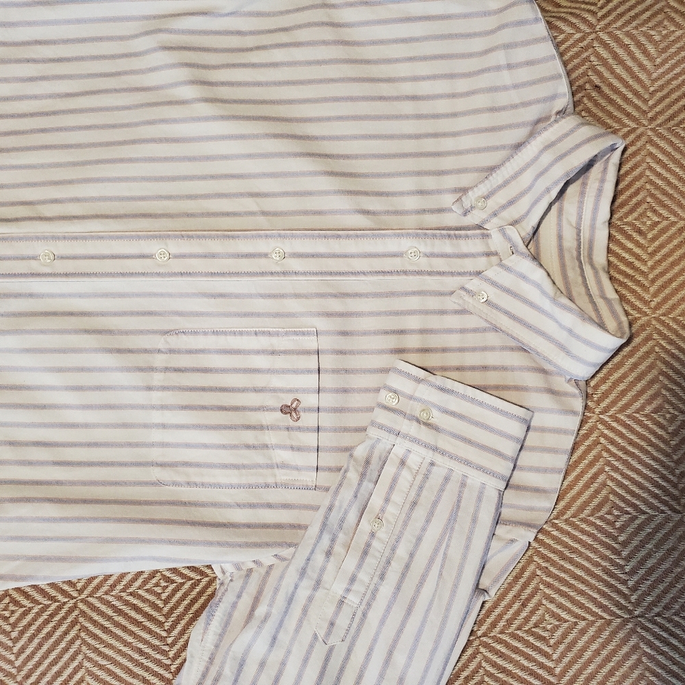Aritzia - TNA QUAY Button-up - like new - Picture 9 of 10